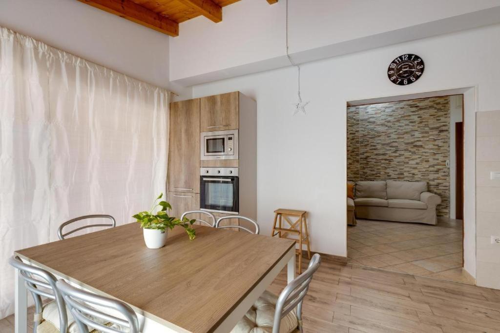La Casa Delle Zie - Cabras Villa Buitenkant foto